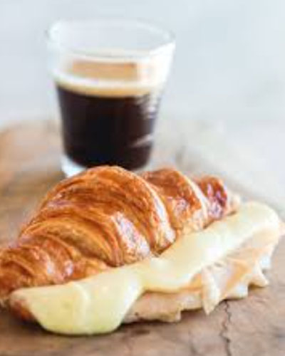 Üç Peynirli Kruvasan görseli