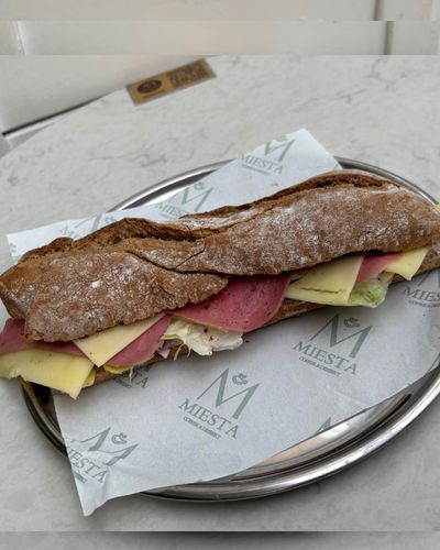 Tam Tahıllı Dana Jambon Sandviç görseli